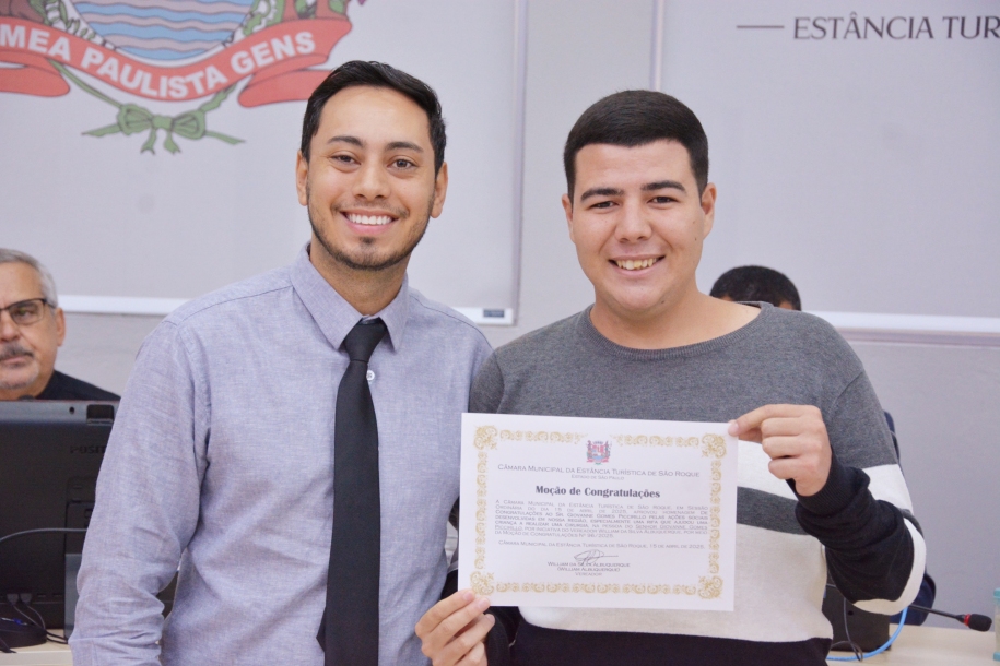 Giovanne Piccirillo recebe Moção de Congratulações na Câmara Municipal de São Roque