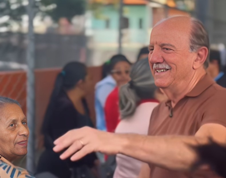 Prefeito Beto Piteri participa da Campanha do Agasalho Tudo Novo no Engenho Novo