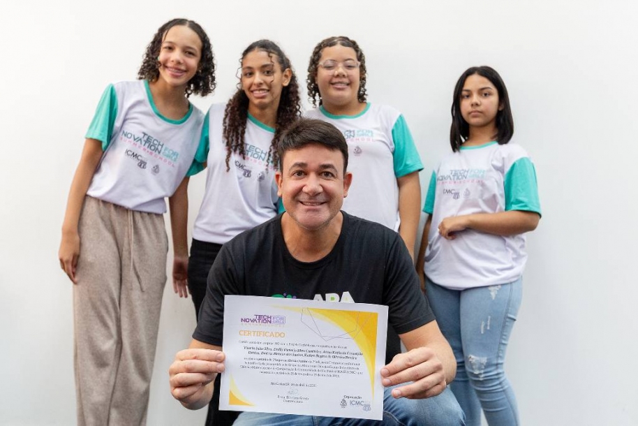 Prefeito Rodrigo Andrade recebe alunas vencedoras do Technovation Girls 2025